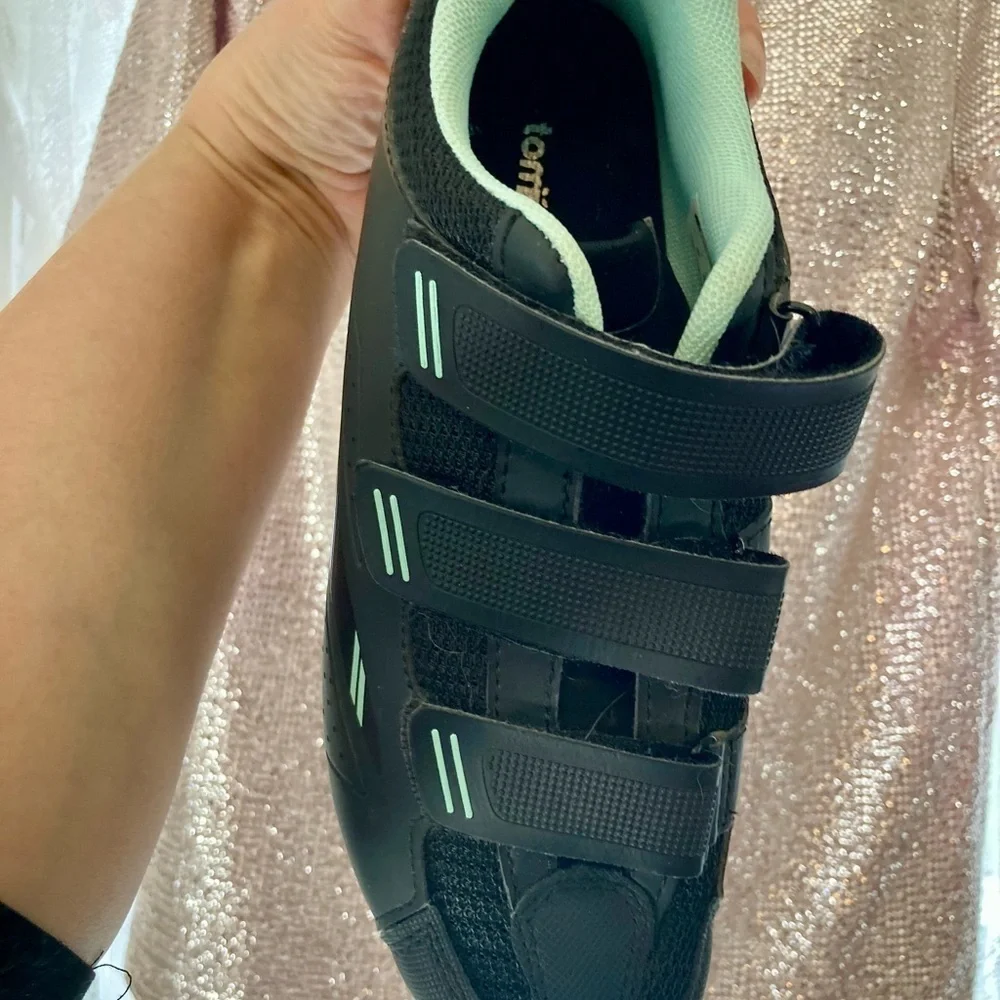 Tomimaso Black Cycling Shoes with Green Accents 7.5 New without tags!